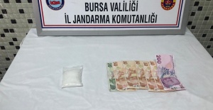 Jandarma uyuşturucu satıcısına suç üstü yakaladı