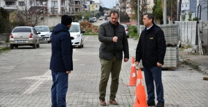 BAŞKAN USTA, KUZGUN SOKAKTA  YOL VE PARKE ÇALIŞMALARINI İNCELEDİ