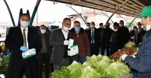 BAŞKAN USTA PAZARYERİNDE MASKE DAĞITIMI VE ÇORBA İKRAMINDA BULUNDU