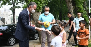 ÇOCUKLARIN MASKELERİ BAŞKAN AMCADAN