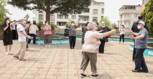 SOKAĞA ÇIKTILAR GÖBEK ATTILAR