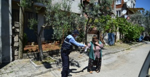 ZABITA PERSONELİNDEN 65 YAŞ ÜSTÜ VATANDAŞA MASKE