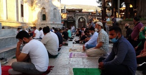 Bursa'da tedbirli bayram namazı