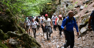 İznik'te doğanın tadını yürüyerek çıkardılar