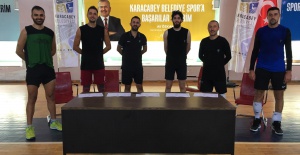 Karacabey Belediyespor voleybolda da iddialı