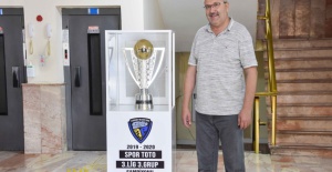 Karacabey Belediyespor’un şampiyonluk kupası taraftara açıldı