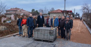 Karacabey'de parke taşı çalışmaları sürüyor