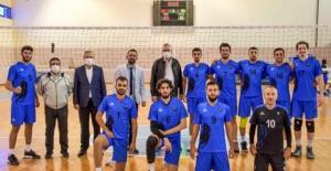 Karacabey Belediyespor voleybolda liderliği sevdi