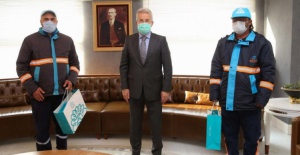Nilüfer Belediye Başkanı Erdem'den temizlik işçilerine ödül