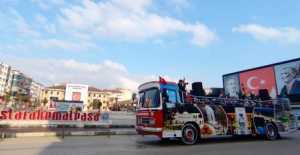 Mustafakemalpaşa'da boş kalan sokaklar mehter marşlarıyla yankılandı