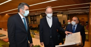 Diyanet İşleri Başkanı Erbaş 'Uyumayan Kütüphane'yi ziyaret etti