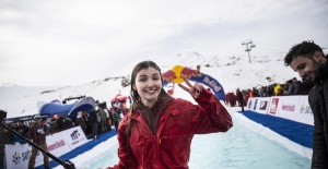 En eğlenceli kış etkinliği Red Bull Kar Havuzu bu sene film oluyor