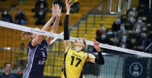 VakıfBank, üst üste dokuzuncu kez yarı finalde