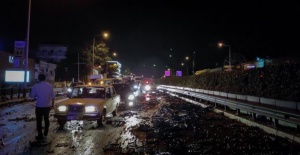 Bursa'da incir yüklü kamyonet ile otomobilin çarpışması sonucu iki kişi yaralandı