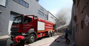 Bursa'da tekstil atölyesinde çıkan yangına müdahale ediliyor