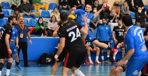NİLÜFER BELEDİYESPOR'DA GALİBİYET SEVİNCİ