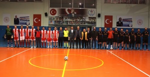 GÜRSU FUTSAL TURNUVASI DOSTLUĞUN SAMİMİYETİ VE REKABETİN HEYECANIYLA TAÇLANDI