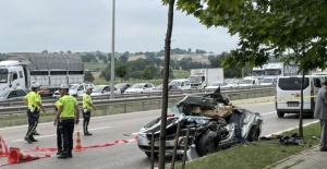 Beton mikserinin üstüne devrildiği otomobildeki baba ve oğul öldü