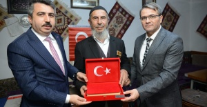 BAŞKAN YILMAZ'DAN ŞEHİT AİLESİNE ZİYARET