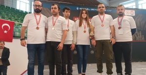 NİLÜFER BELEDİYESİ GESK'TEN SATRANÇTA BRONZ MADALYA