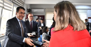 Öğretmenleri ile aynı okulda meslektaş oldular