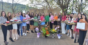 Özel Egeberk Anaokulu'ndan  Öğretmenler Günü'ne renkli kutlama