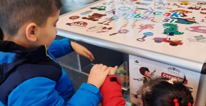 Depremzede çocuklar için oyuncak kumbarası