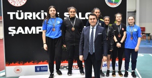 Genç atletleri şampiyona değil salon heyecanlandırdı