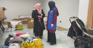 GÜRSULU ŞEKERNAZ TEYZE AFET BÖLGESİNE EL İŞİ ÖRÜYOR