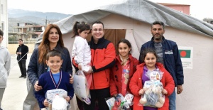 BAŞKAN KANAR HATAY ARSUZ’UN YARALARINI SARIYOR