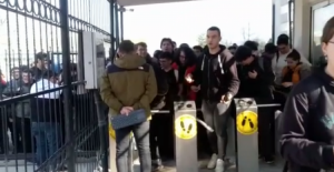 Bursa'da öğrencileri turnikeye yığan icraat!