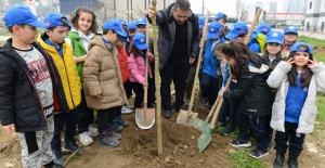 ÖĞRENCİLER GELECEKLERİ İÇİN FİDAN DİKTİ