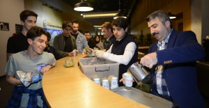 UYUMAYAN KÜTÜPHANEDE DERS ÇALIŞMAK ÖĞRENCİLERDEN, İFTAR VE SAHUR BELEDİYEDEN