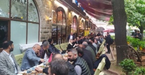Efkan Ala, Bursa Fidan Han'da esnafla buluşuyor