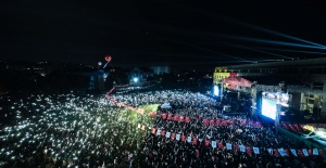 NİLÜFER'DE BİNLERCE KİŞİ 19 MAYIS'TA İKİNCİ YÜZYILA YÜRÜDÜ
