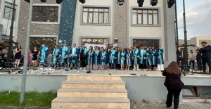 Bursa’da eğitimin adresi olan YEK Eğitim Kurumları’nda mezuniyet coşkusu