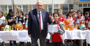 Gemlik’te duyarlı öğrenciler körfezin kirlenmesini önlüyor