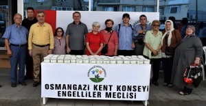 Bursa'da engelliler kendi elleriyle aşure yaptı