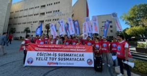 Eğitim-İş Bursa, Yeliz Toy için Bursa Adliyesi önünde toplandı