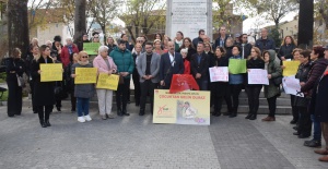 CHP MUDANYA KADIN KOLLARI: “MİLYONLARCA ÇOCUK SERMAYENİN UCUZ İŞÇİSİ”