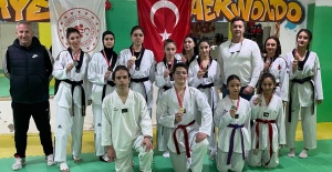 BURSA'LI TAEKWONDO SPORCULARI MADALYA KAZANDI