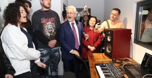 23 Nisan Müzik Stüdyosu açıldı