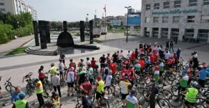 Nilüfer'de bisiklet tutkunları 19 Mayıs için pedalladı