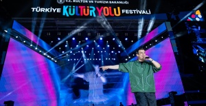 BURSA KÜLTÜR YOLU FESTİVALİ’NDE NORM ENDER’DEN MUHTEŞEM PERFORMANS