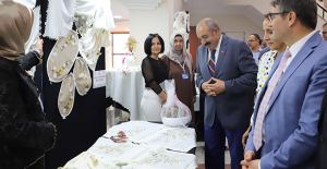 Yıldırım Halk Eğitim Merkezi Müdürlüğü tarafından Yıl Sonu Sergisi düzenlendi.