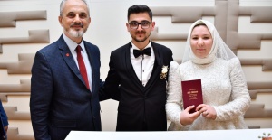 NİGAR ÜNLÜ VE BATUHAN AYDIN DÜNYA EVİNE GİRDİ