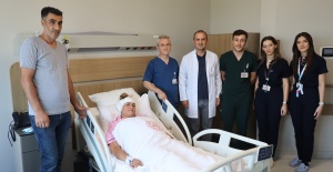 44 YAŞINDAKİ KADIN KOKLEAR İMPLANTASYON İLE YENİDEN DUYMAYA BAŞLADI