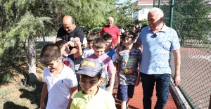 Başkan Şadi Özdemir, çocuklarla spor yaptı