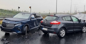 Bursa'da yine otoban yine yağış ile gelen kaza!