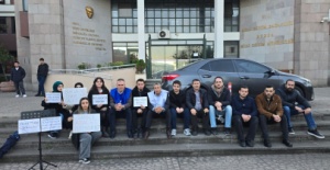 Bursa’da mülakat mağduru öğretmenlerden Milli Eğitim önünde eylem